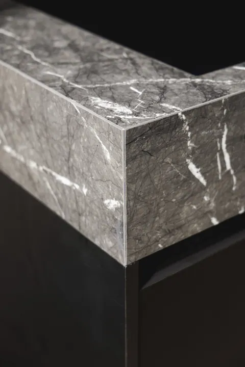Narożnik blatu ze spieku kwarcowego Marazzi Grigio Carnico – precyzyjne łączenie